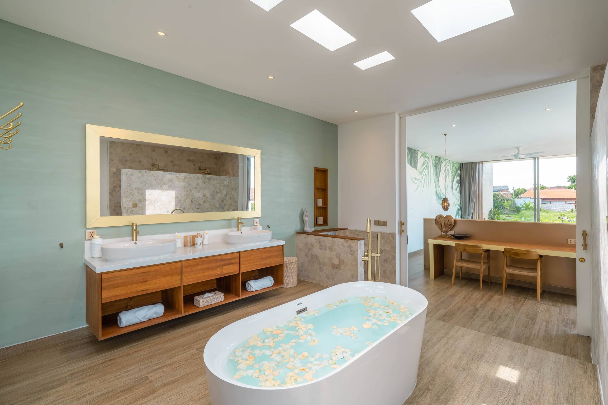 Fabulous New Designer Villa Next to the Beach — photo 4