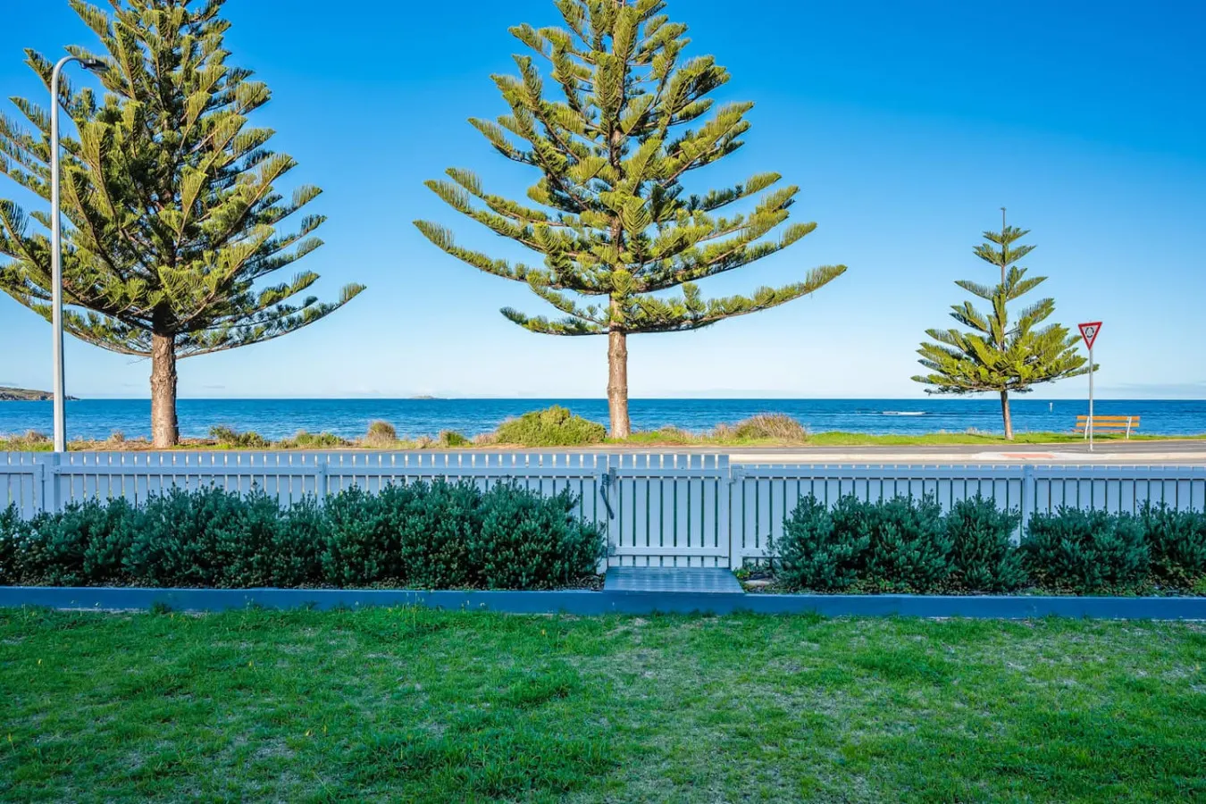 Saltys—Oceanfront Retreat near Dining & Bay Walks 9