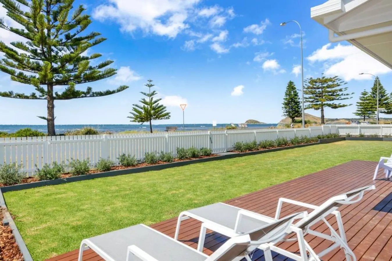 Saltys—Oceanfront Retreat near Dining & Bay Walks 11