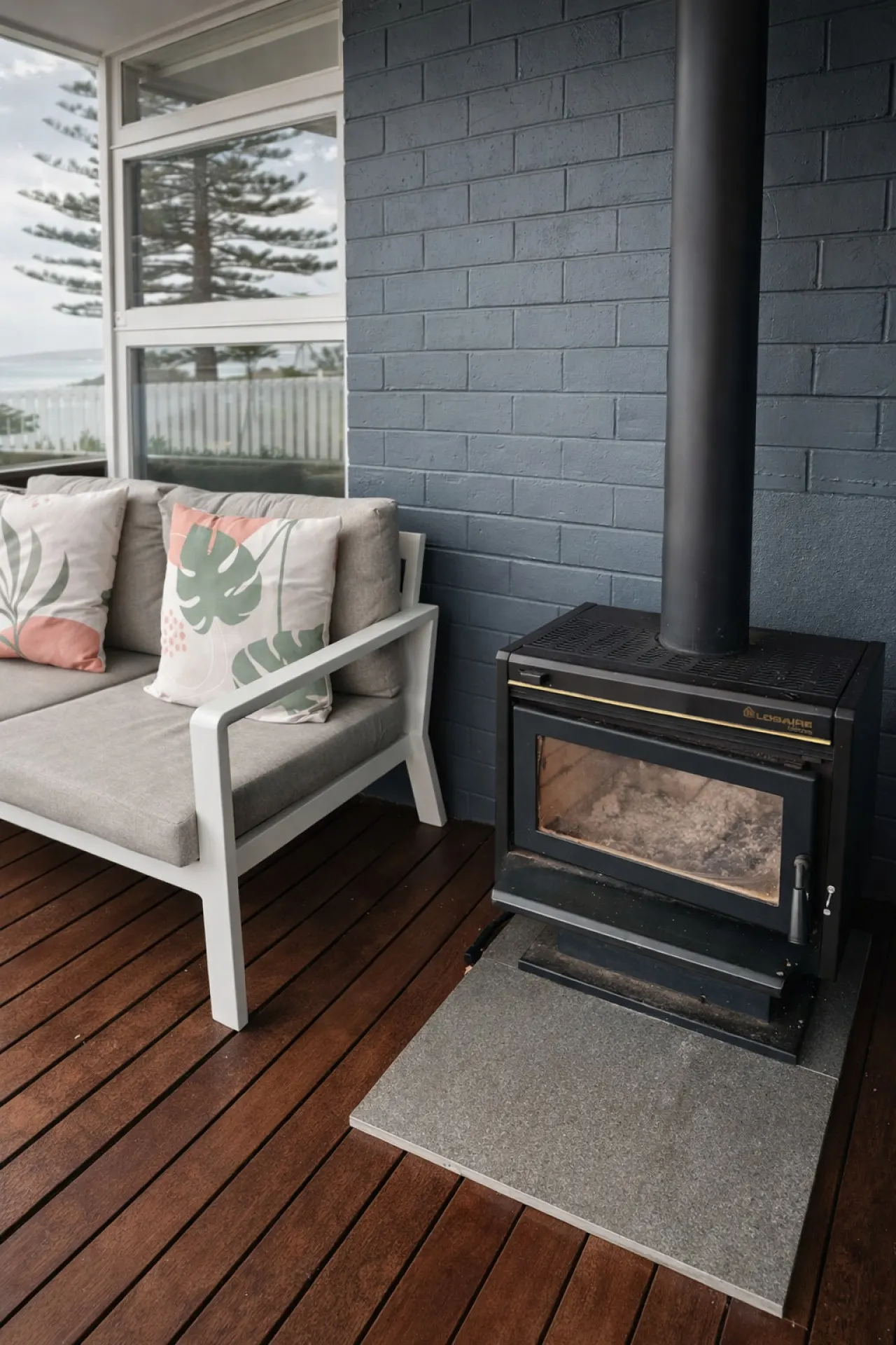 Saltys—Oceanfront Retreat near Dining & Bay Walks 17