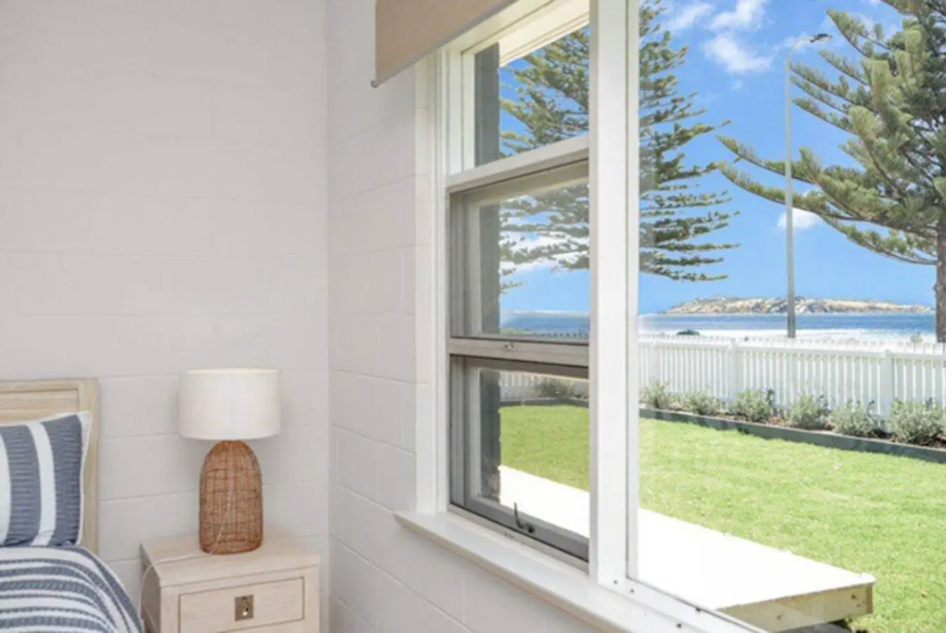 Saltys—Oceanfront Retreat near Dining & Bay Walks 19