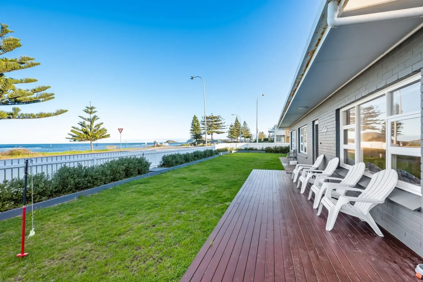 Saltys—Oceanfront Retreat near Dining & Bay Walks 8
