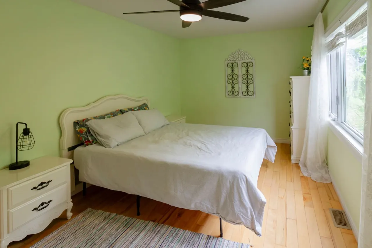 Rare 6 bedroom Gem in Picton 14