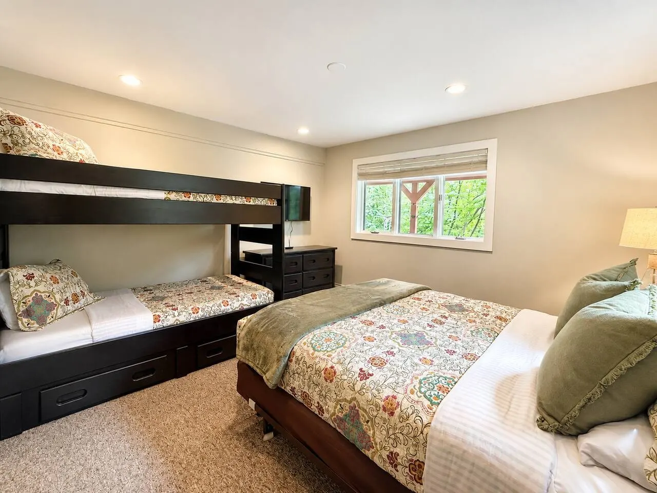 4 Bedroom, 3 Bath, Hot tub, Fire Pit, Dog friendly 12