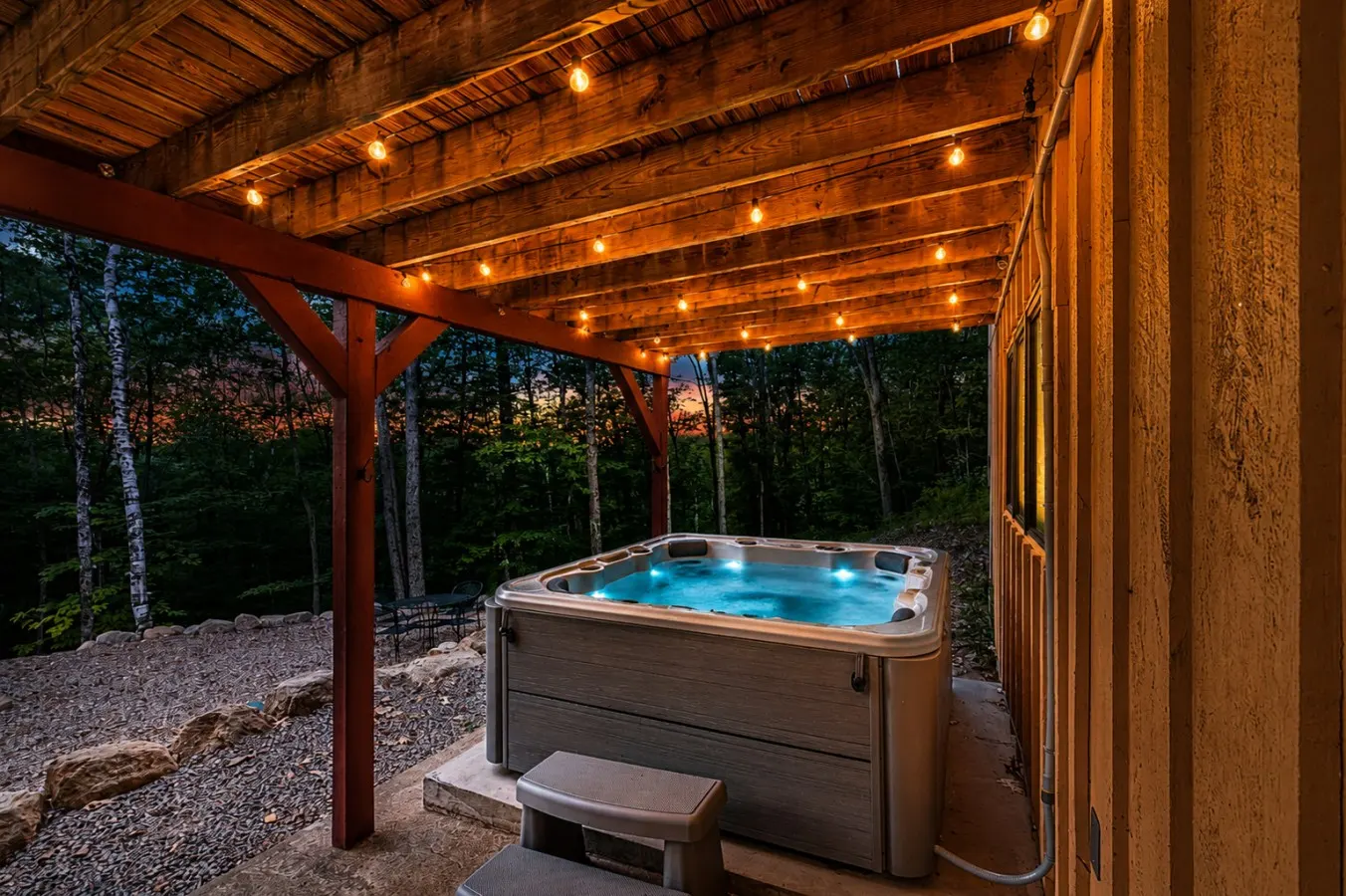 4 Bedroom, 3 Bath, Hot tub, Fire Pit, Dog friendly 3
