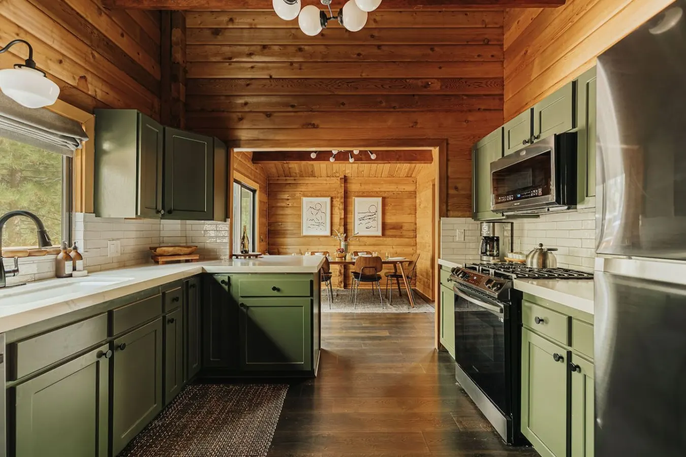 Shadow Wood Mid-Century Retreat 2 Min to Village & SPA 4