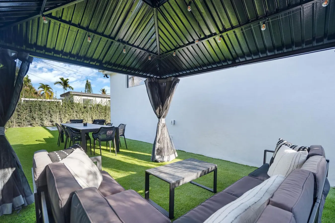 NEW Modern Lux Oasis, Pool, Backyard Lounge, Grill 2