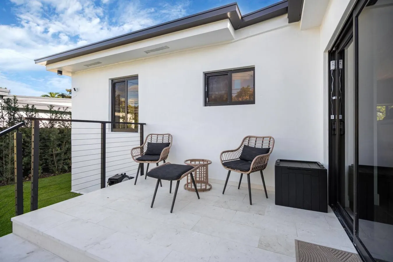 NEW Modern Lux Oasis, Pool, Backyard Lounge, Grill 9