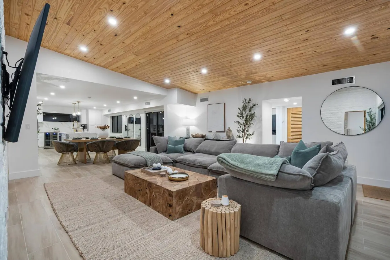 NEW Modern Lux Oasis, Pool, Backyard Lounge, Grill 5
