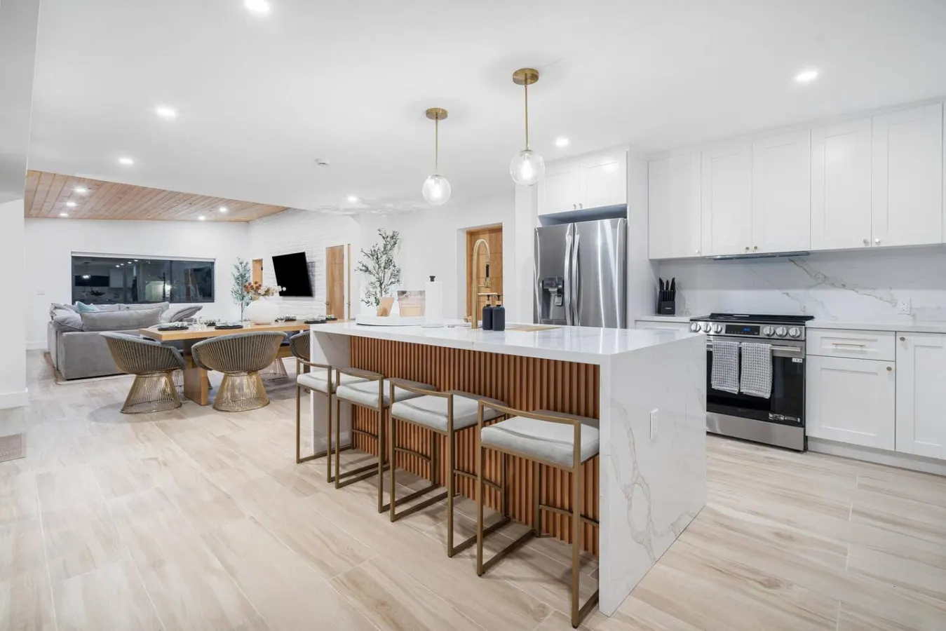 NEW Modern Lux Oasis, Pool, Backyard Lounge, Grill 7