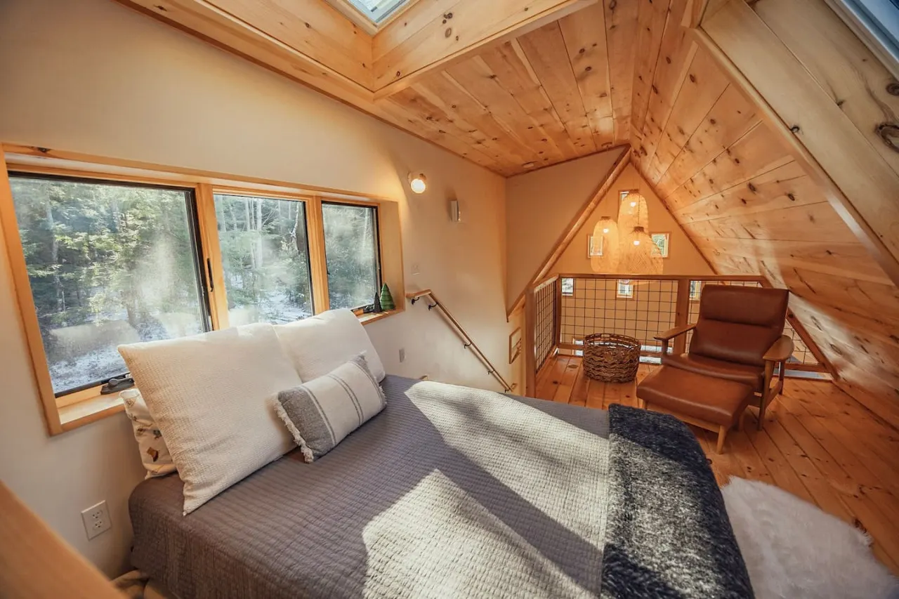 Peaceful Cabin With High End Amenities 16