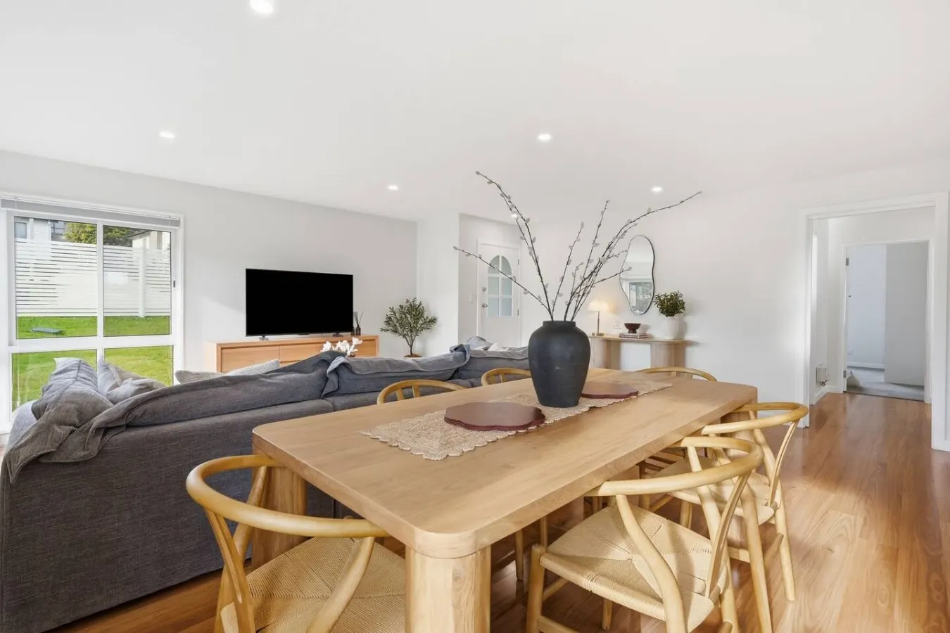 Modern 3BR Home Near Bellerive 11