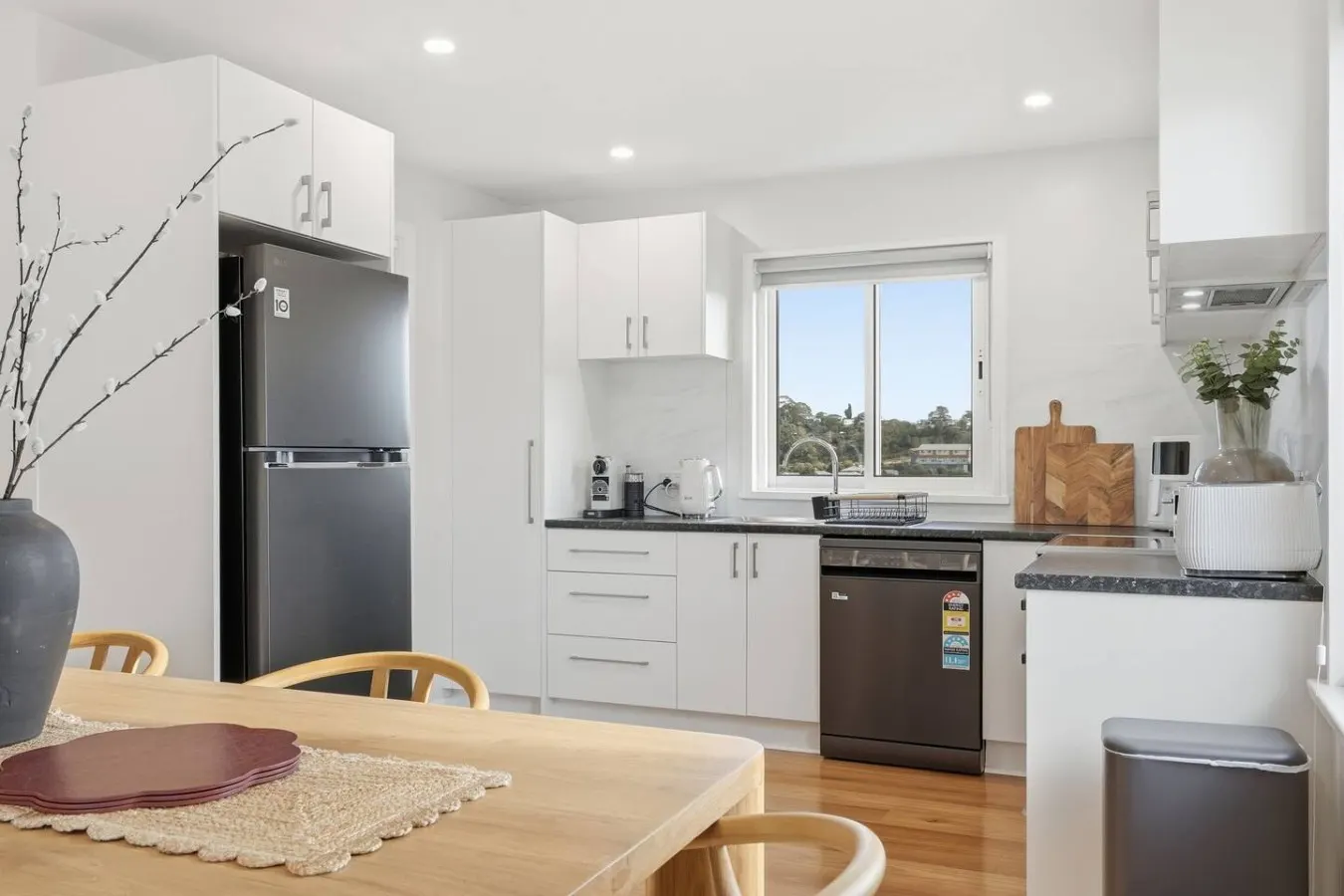 Modern 3BR Home Near Bellerive 12