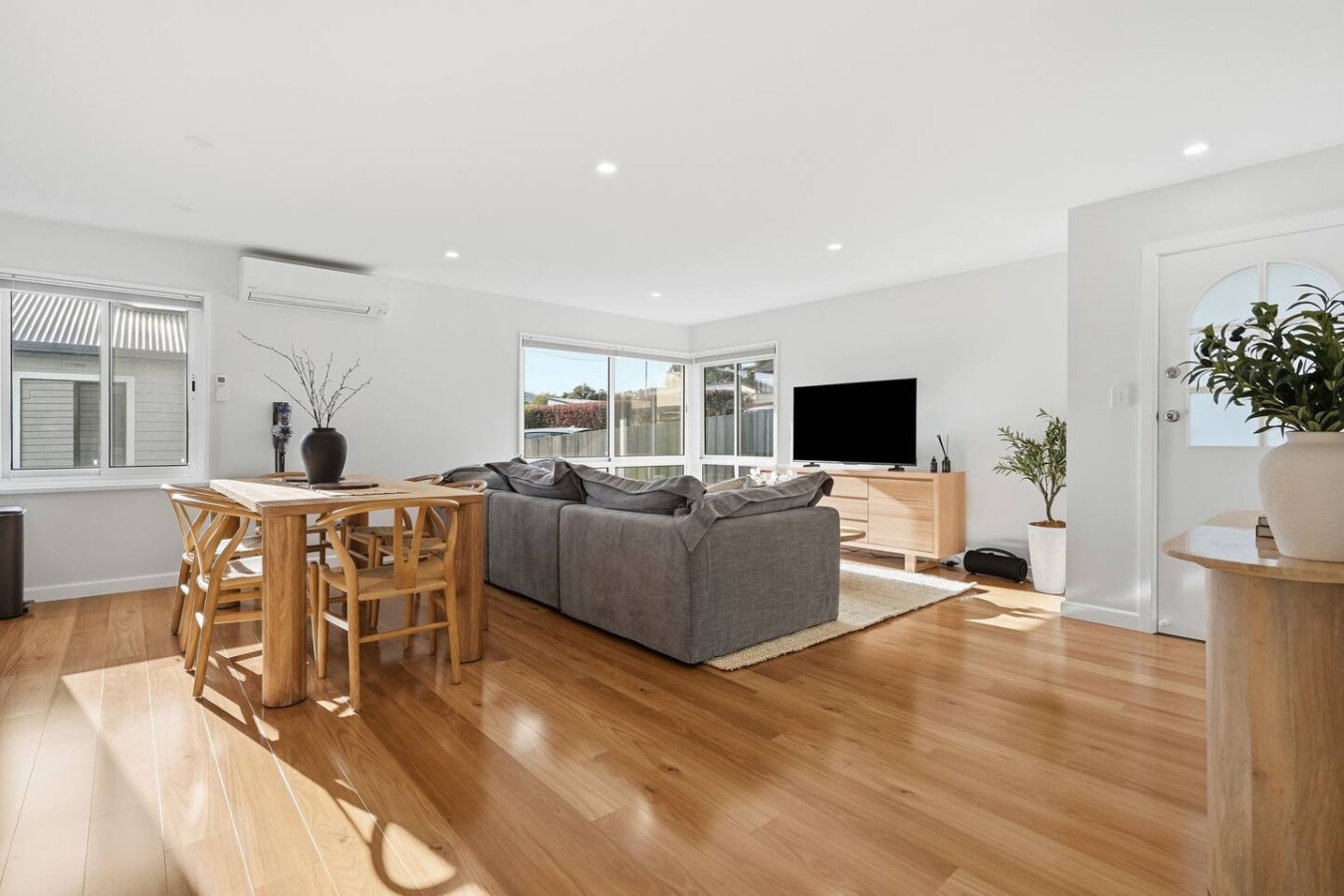 Modern 3BR Home Near Bellerive 6
