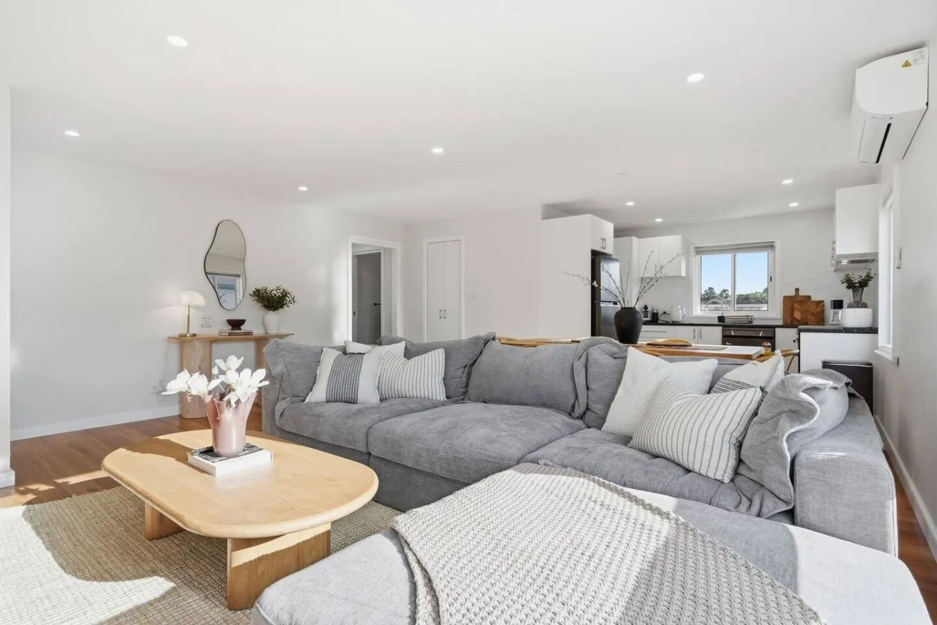Modern 3BR Home Near Bellerive 7