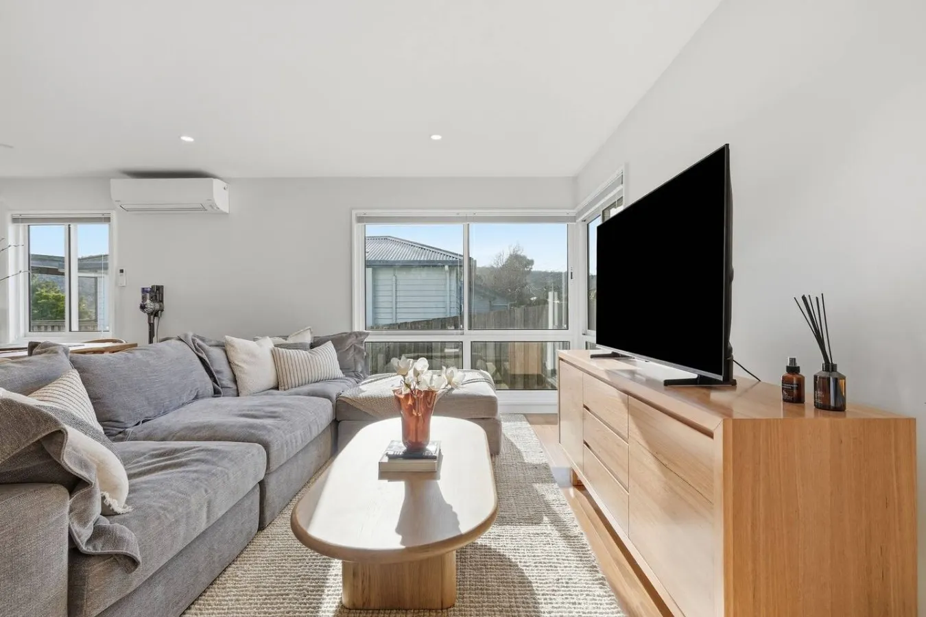 Modern 3BR Home Near Bellerive 8