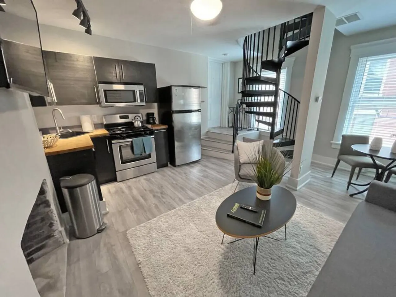 Quiet 1-Bedroom Loft near Entertainment District 1