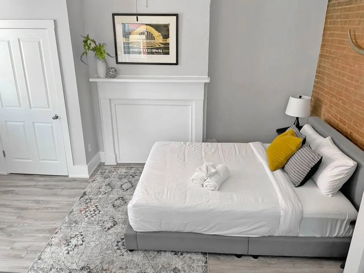 Quiet 1-Bedroom Loft near Entertainment District 9