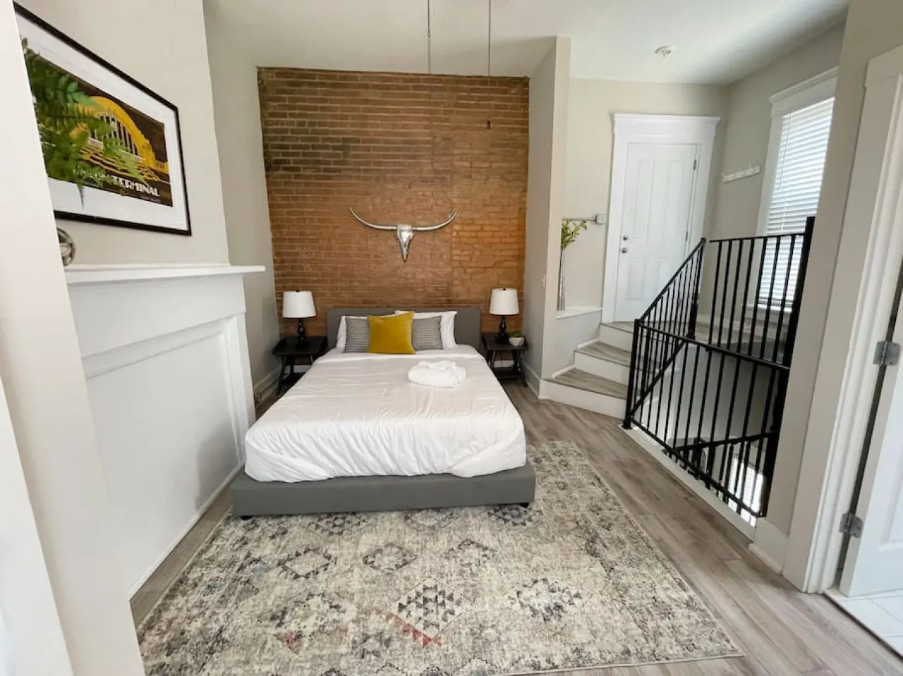Quiet 1-Bedroom Loft near Entertainment District 12
