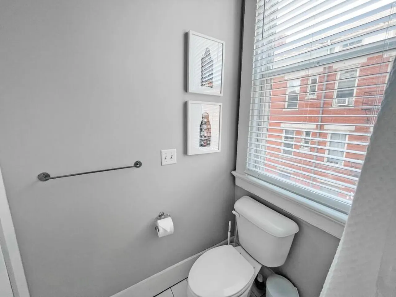 Quiet 1-Bedroom Loft near Entertainment District 14
