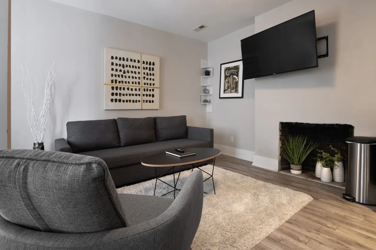 Quiet 1-Bedroom Loft near Entertainment District 15