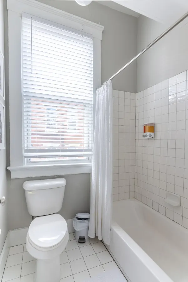 Quiet 1-Bedroom Loft near Entertainment District 17