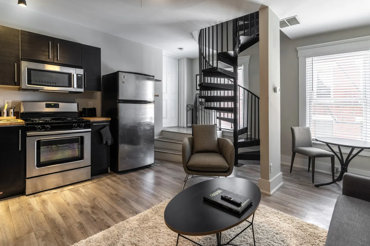 Quiet 1-Bedroom Loft near Entertainment District 20