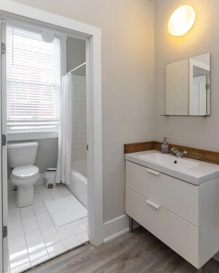 Quiet 1-Bedroom Loft near Entertainment District 6