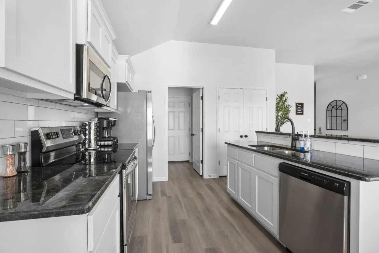 Omega House - Med District 13