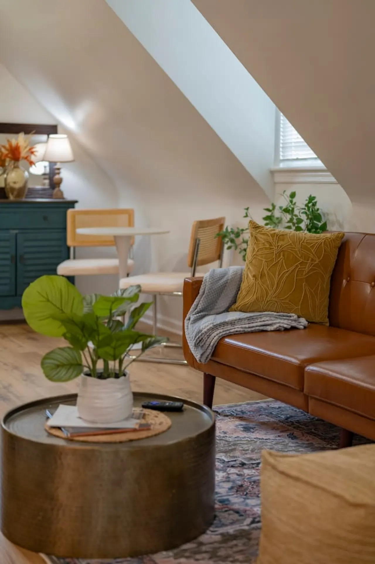 Charming Retreat: *Central* | Cozy 1-Bedroom!