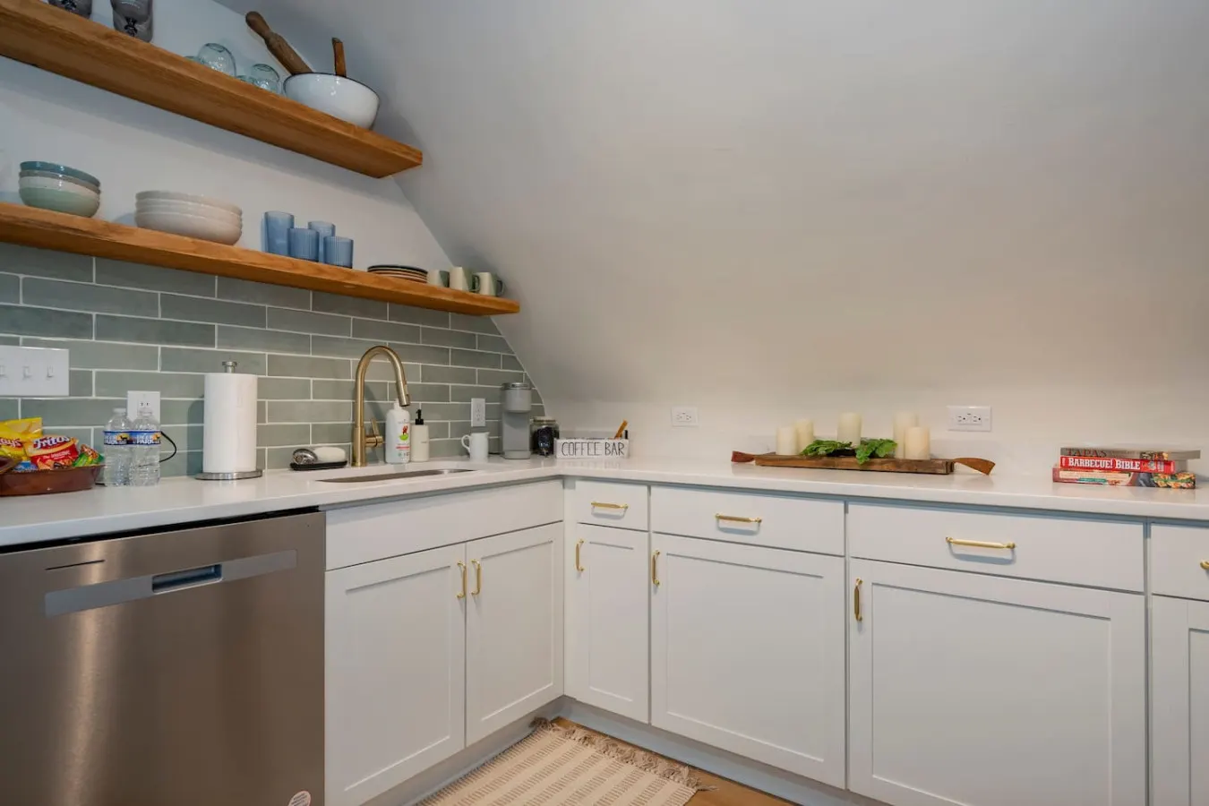 Charming Retreat: *Central* Cozy 1-Bedroom! 17