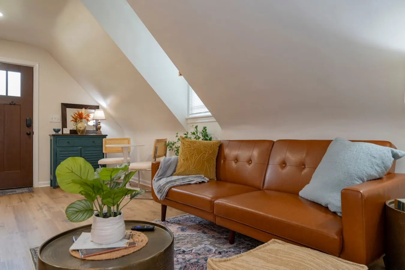 Charming Retreat: *Central* Cozy 1-Bedroom! 6