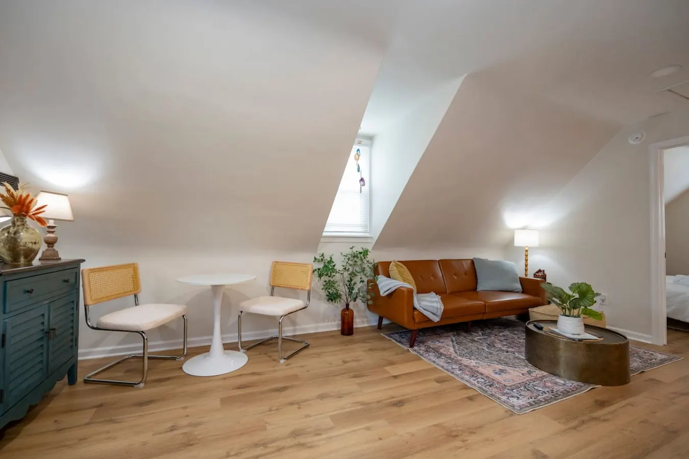 Charming Retreat: *Central* Cozy 1-Bedroom! 8