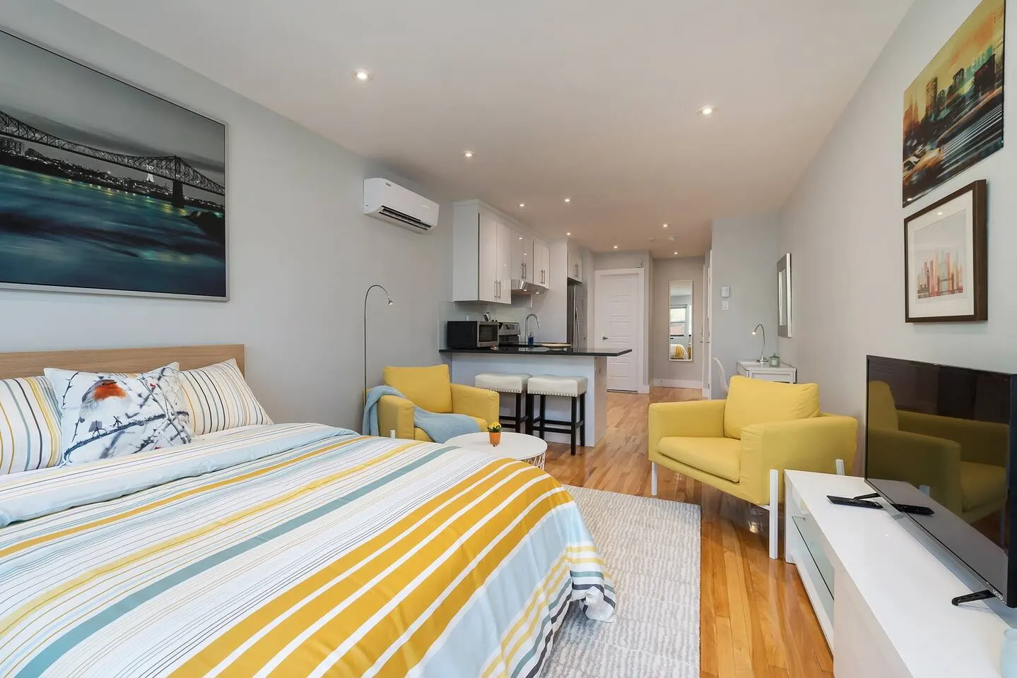FurnishedMTL - Elegant Sunny Flat in Le Plateau 11