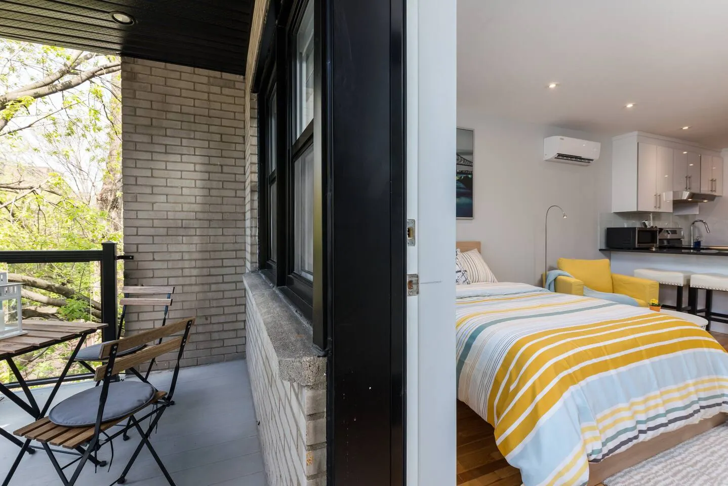 FurnishedMTL - Elegant Sunny Flat in Le Plateau 15