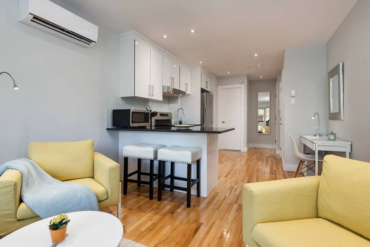 FurnishedMTL - Elegant Sunny Flat in Le Plateau 3