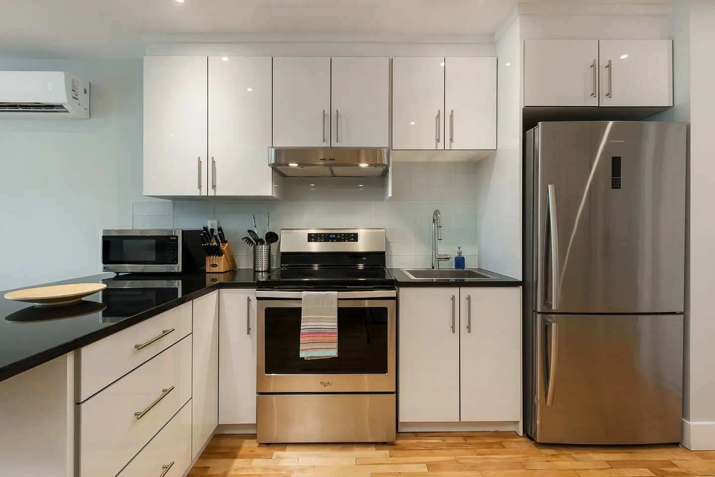 FurnishedMTL - Elegant Sunny Flat in Le Plateau 7