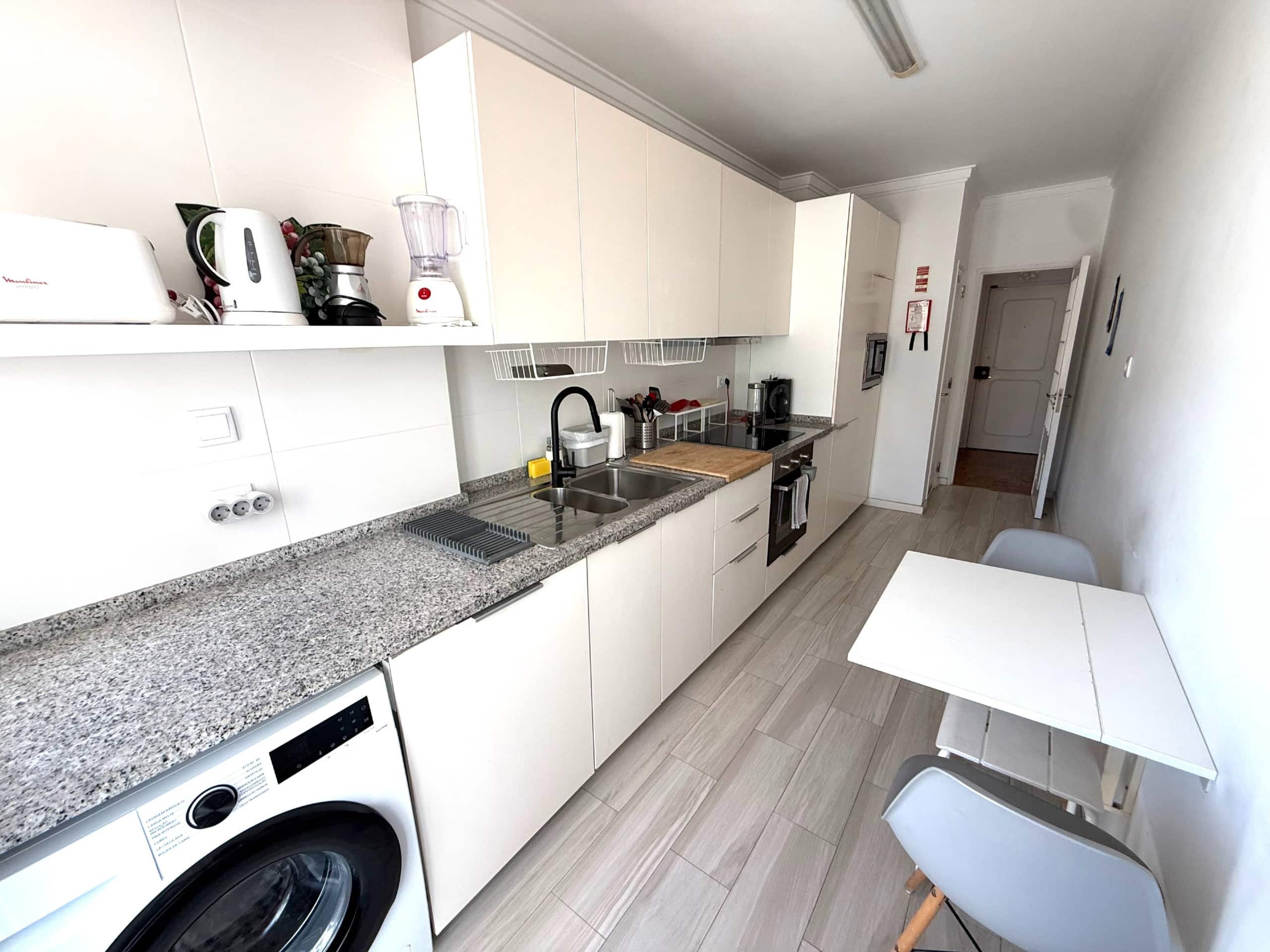 Estoril 2 bedrooms by the Beach 4