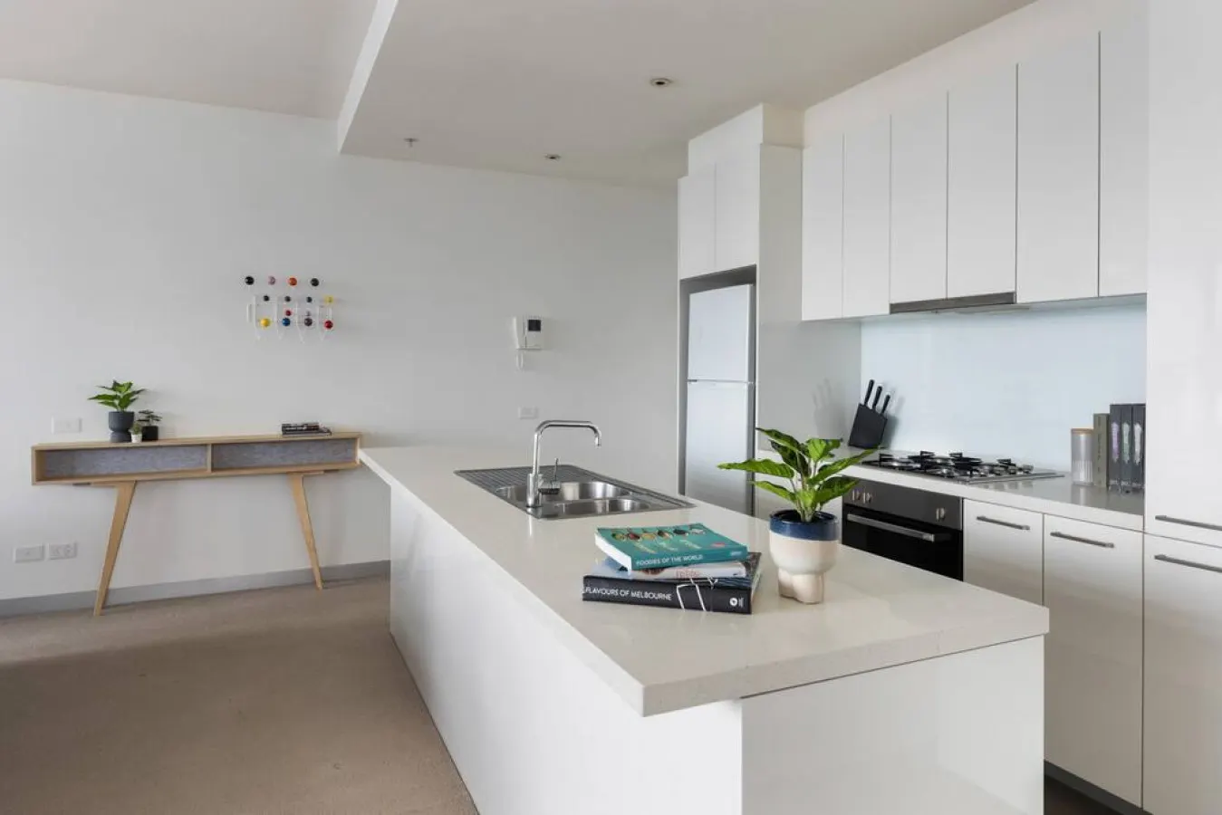 Liz: 2 Bed, 2 Bath, Penthouse Style Apartment 11