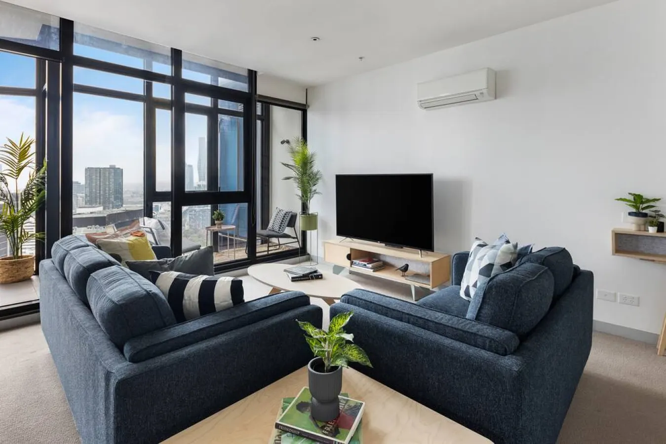 Liz: 2 Bed, 2 Bath, Penthouse Style Apartment 3