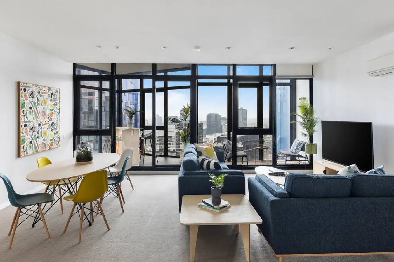 Liz: 2 Bed, 2 Bath, Penthouse Style Apartment 6