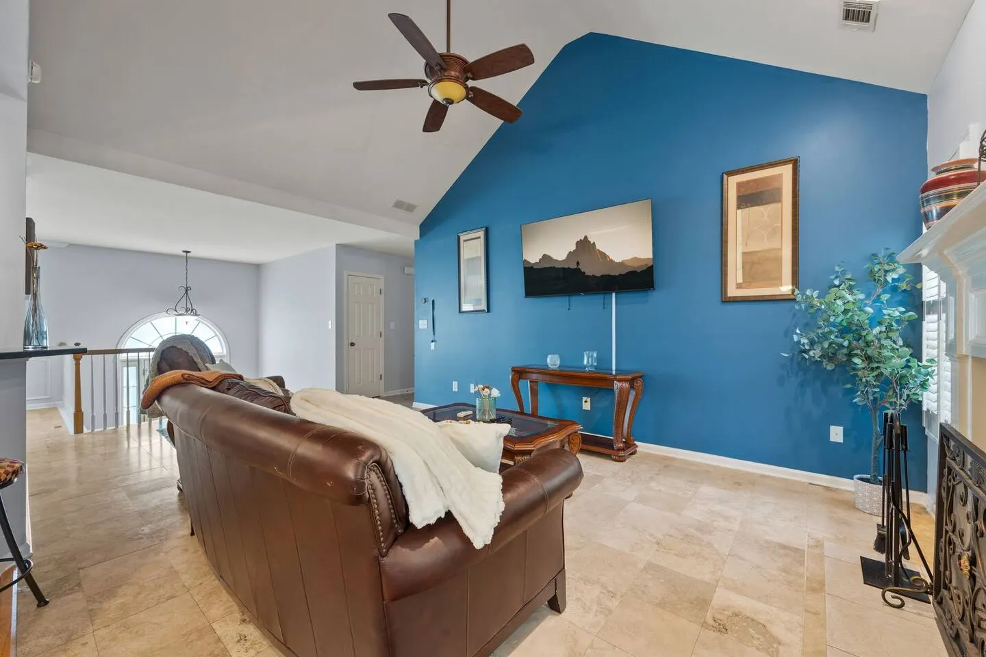 Bright & Spacious 3BR Near Mall of GA 18