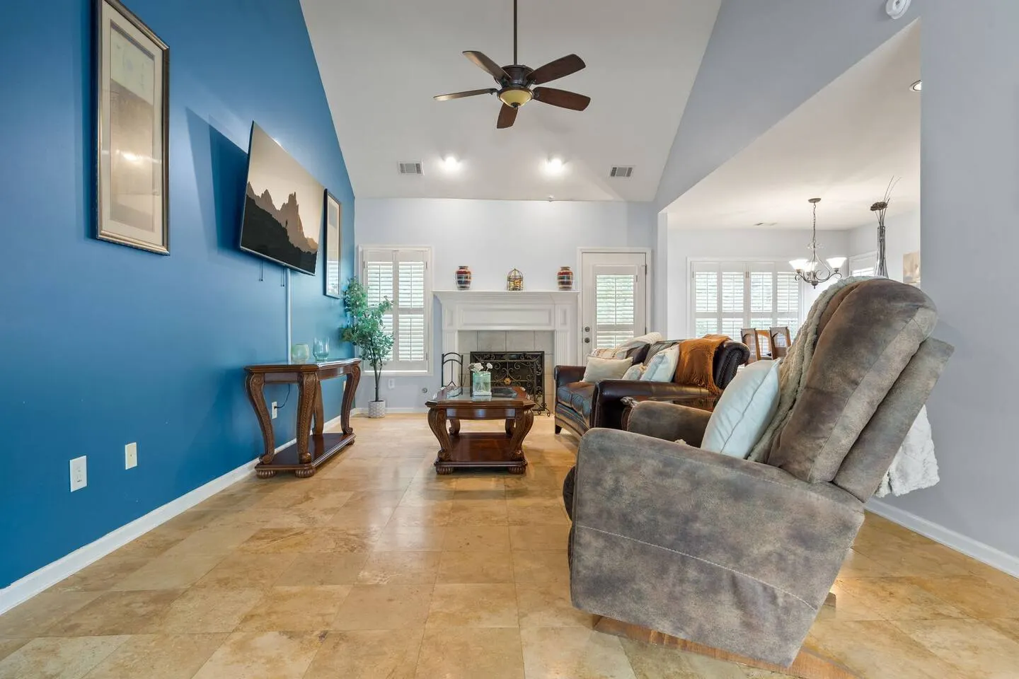 Bright & Spacious 3BR Near Mall of GA 19