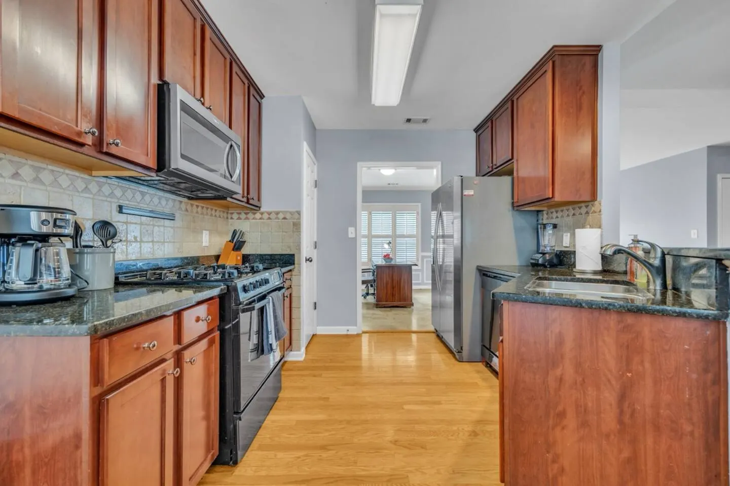 Bright & Spacious 3BR Near Mall of GA 5