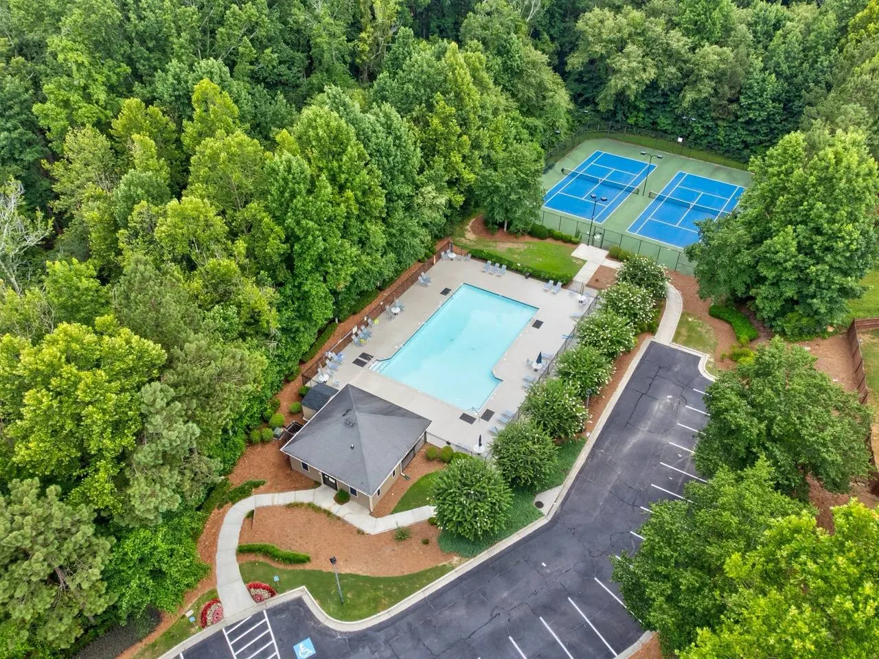 Bright & Spacious 3BR Near Mall of GA 8