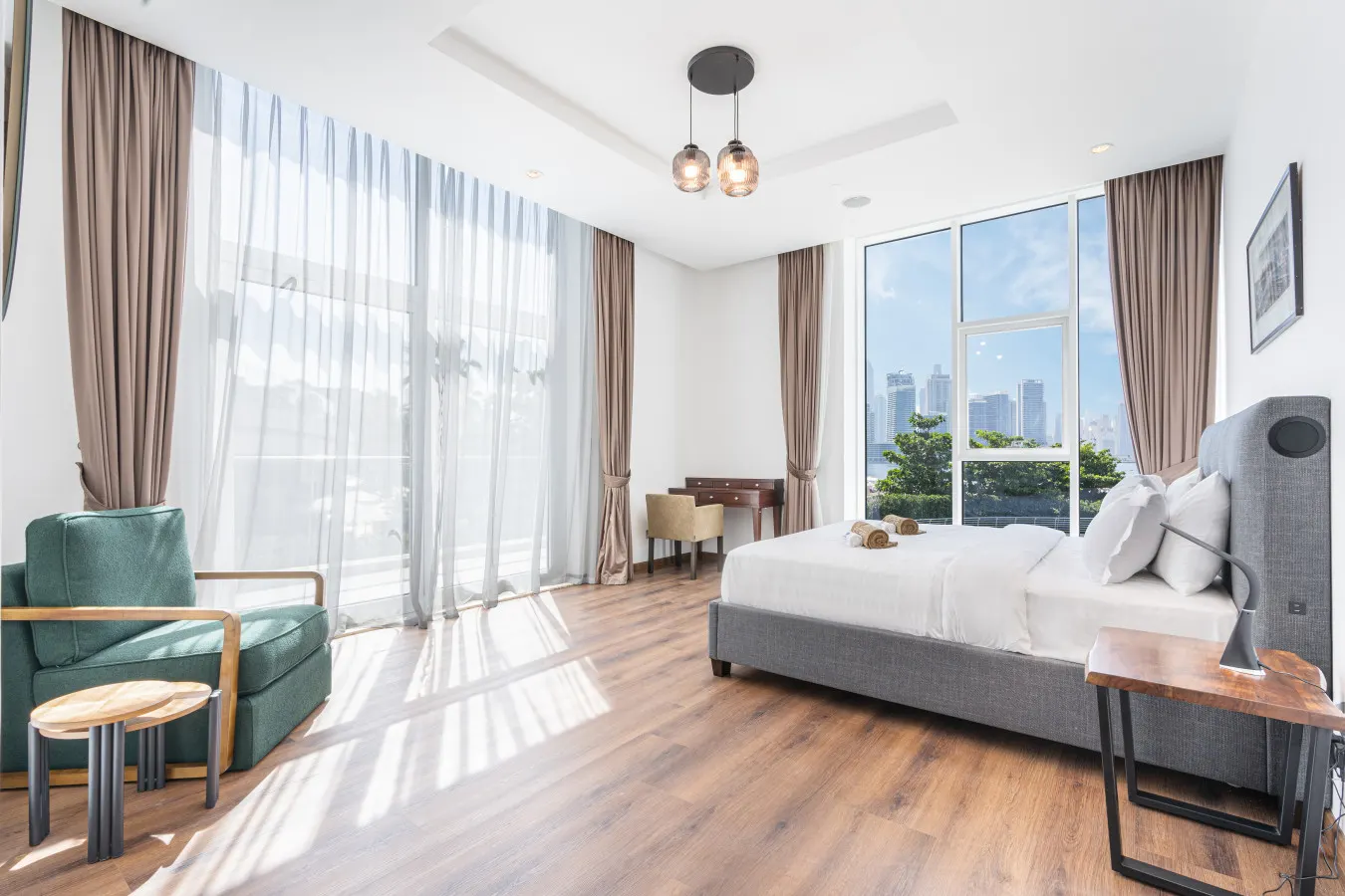 Palm Home next to Nakheel Mall w/ Private Beach