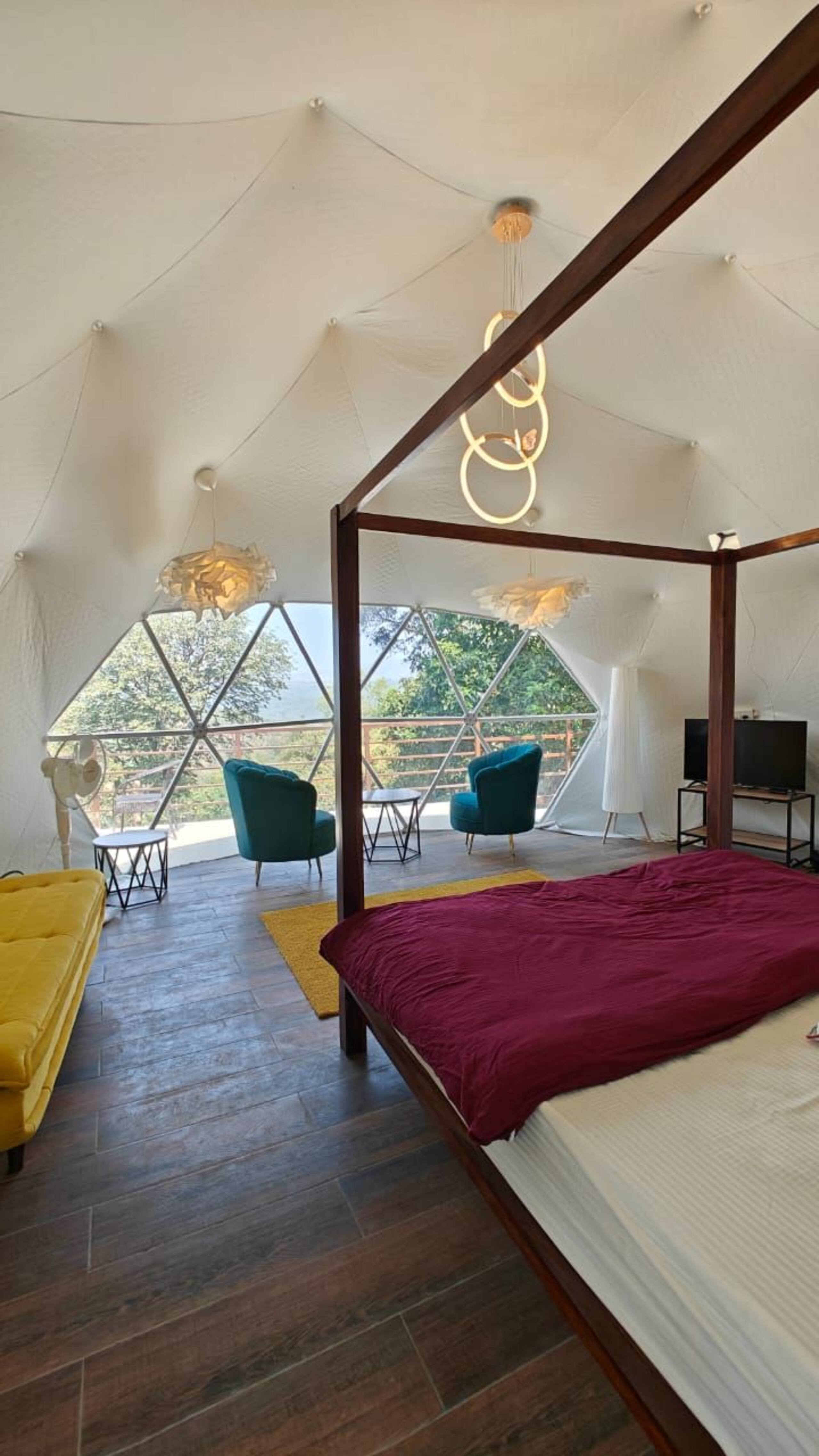 Luxury Tree GlampingDome Woodpecker coffee estate 5