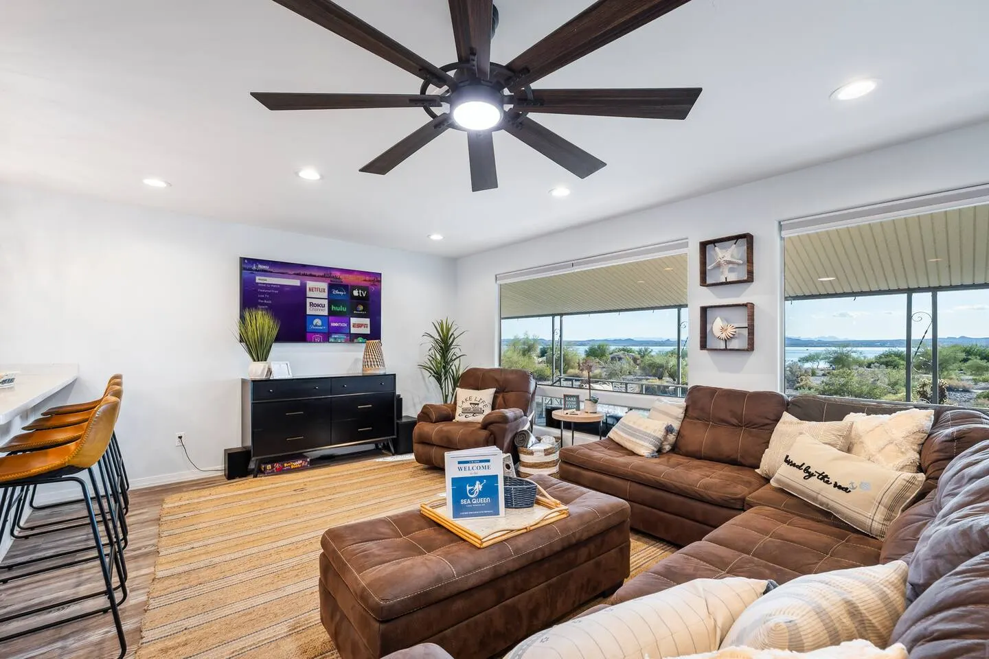 Waterfront Views Close to Windsor Sleeps 12 9