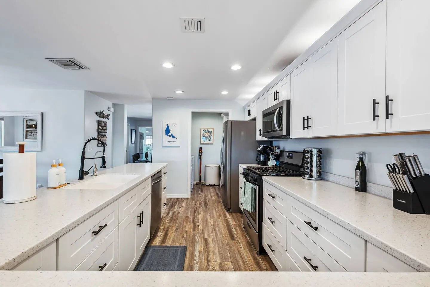 Waterfront Views Close to Windsor Sleeps 12 14