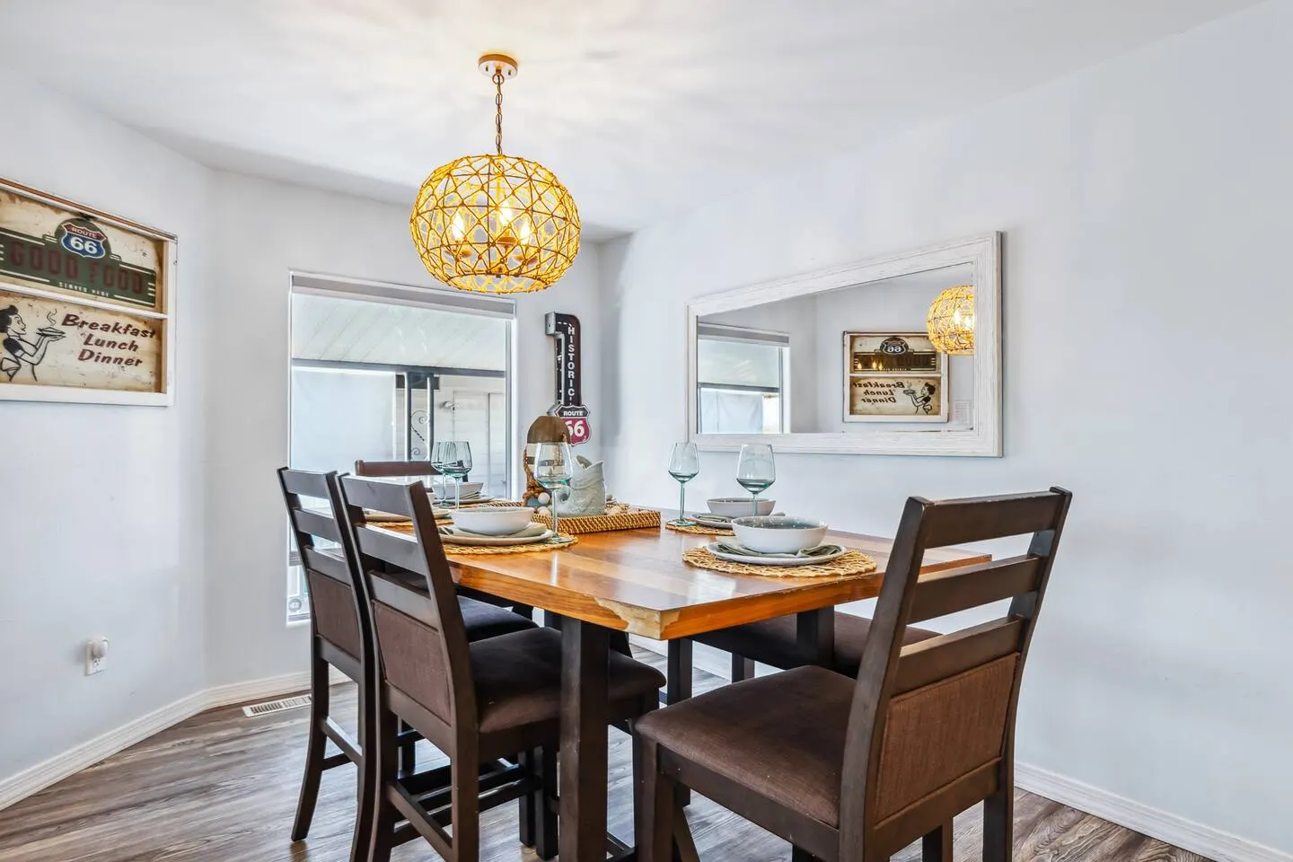 Waterfront Views Close to Windsor Sleeps 12 15